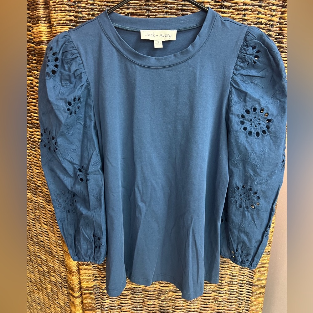 Jack + Avery - Blue Shirt‎ with Lace puff sleeves, Size Junior Small, Pre- Owned